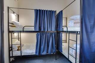 Хостелы Хостел Пушкинский Киев Спальное место на двухъярусной кровати в общем номере для мужчин-5