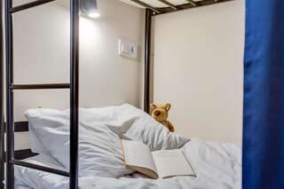 Хостелы Хостел Пушкинский Киев Спальное место на двухъярусной кровати в общем номере для мужчин и женщин-2